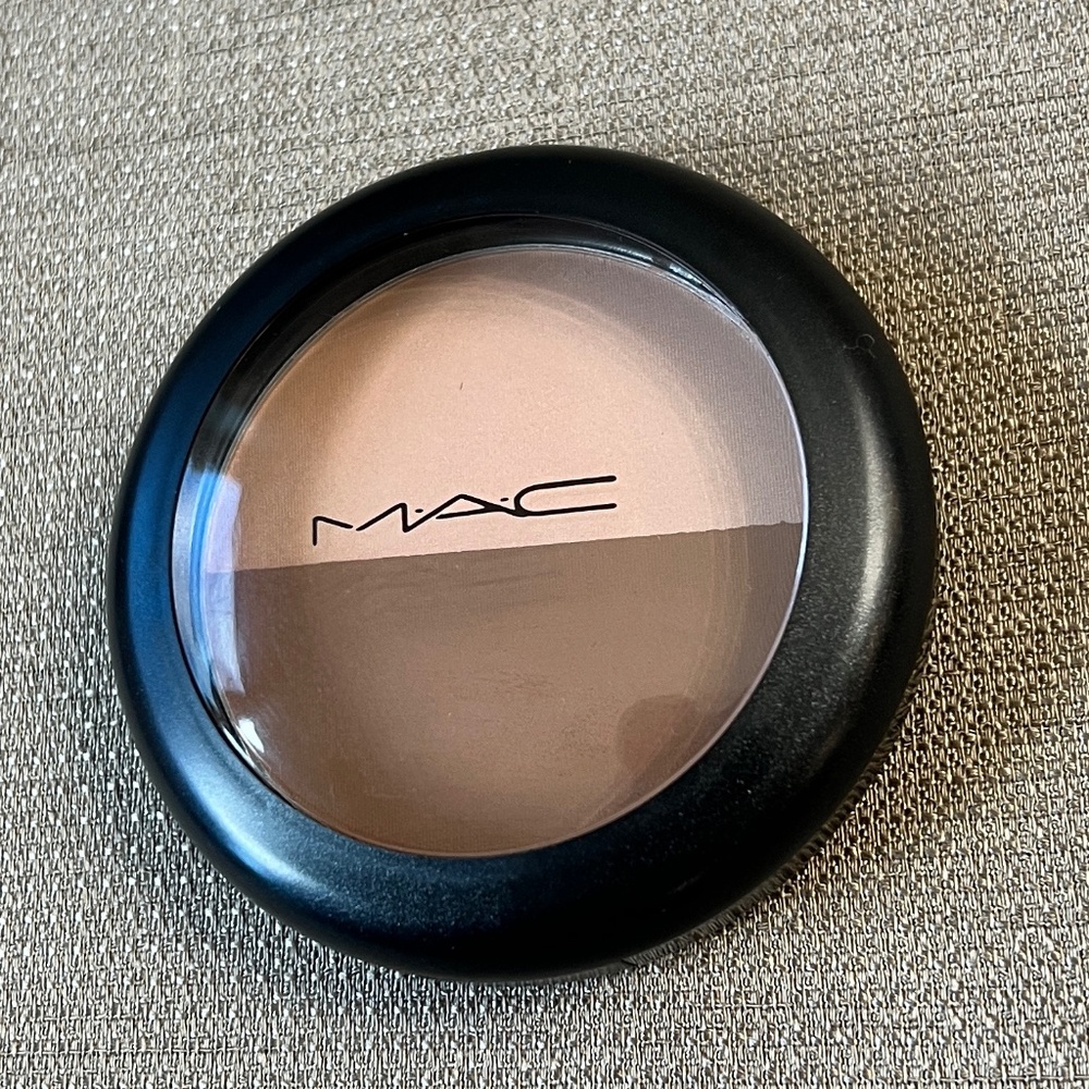 MAC SCULPT AND SHAPE POWDER - LIGHTSWEEP/SHADESTER